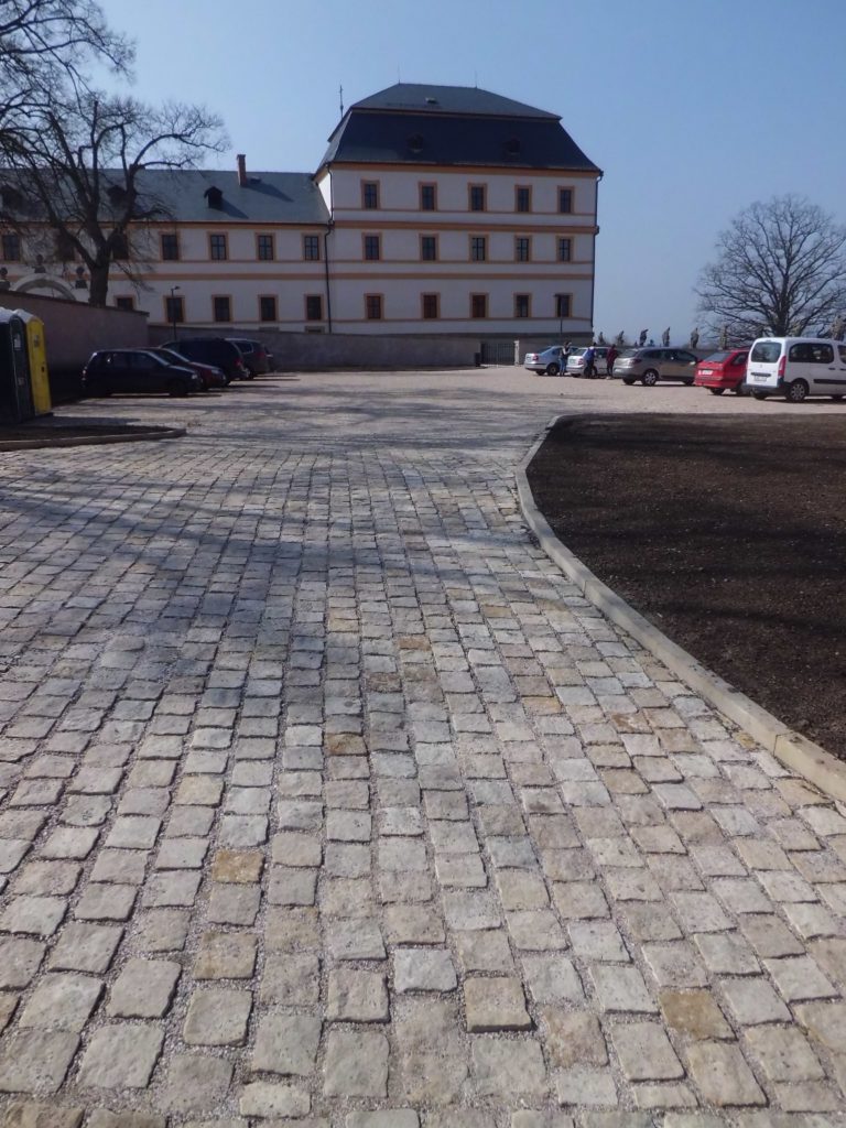 Pískovcové dlažební kostky z kamenolomu Vyhnánov Pískovcové dlažební kostky