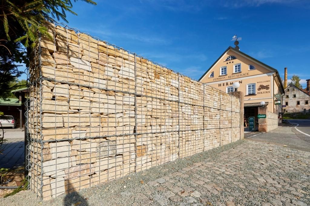 Pískovcové zdi Pískovcové zdi