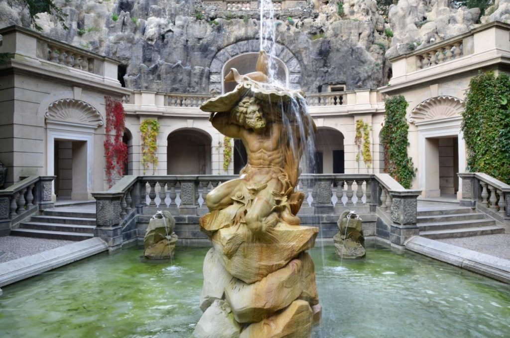 Socha Neptuna v pražské Grébovce Socha Neptuna v pražské Grébovce