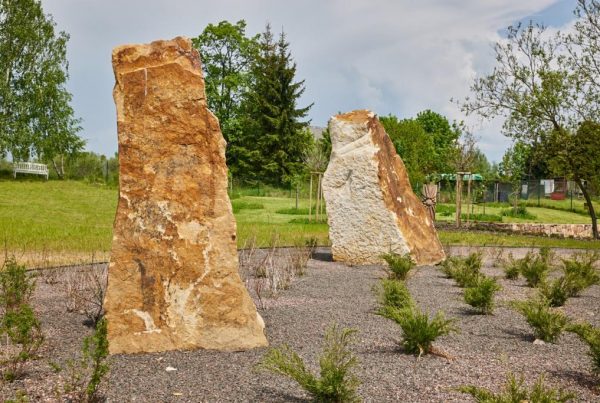 Solitéry z pískovce do zahrady