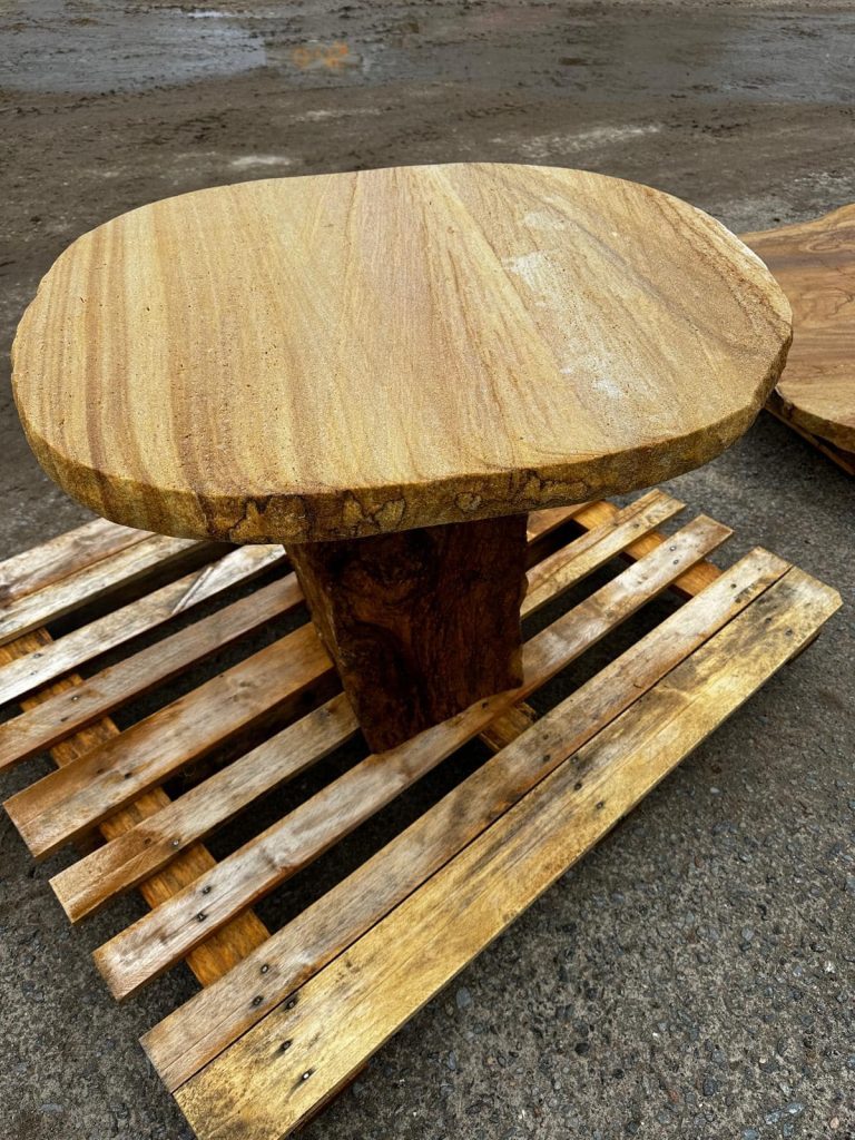 stůl kamenný stůl z pískovce